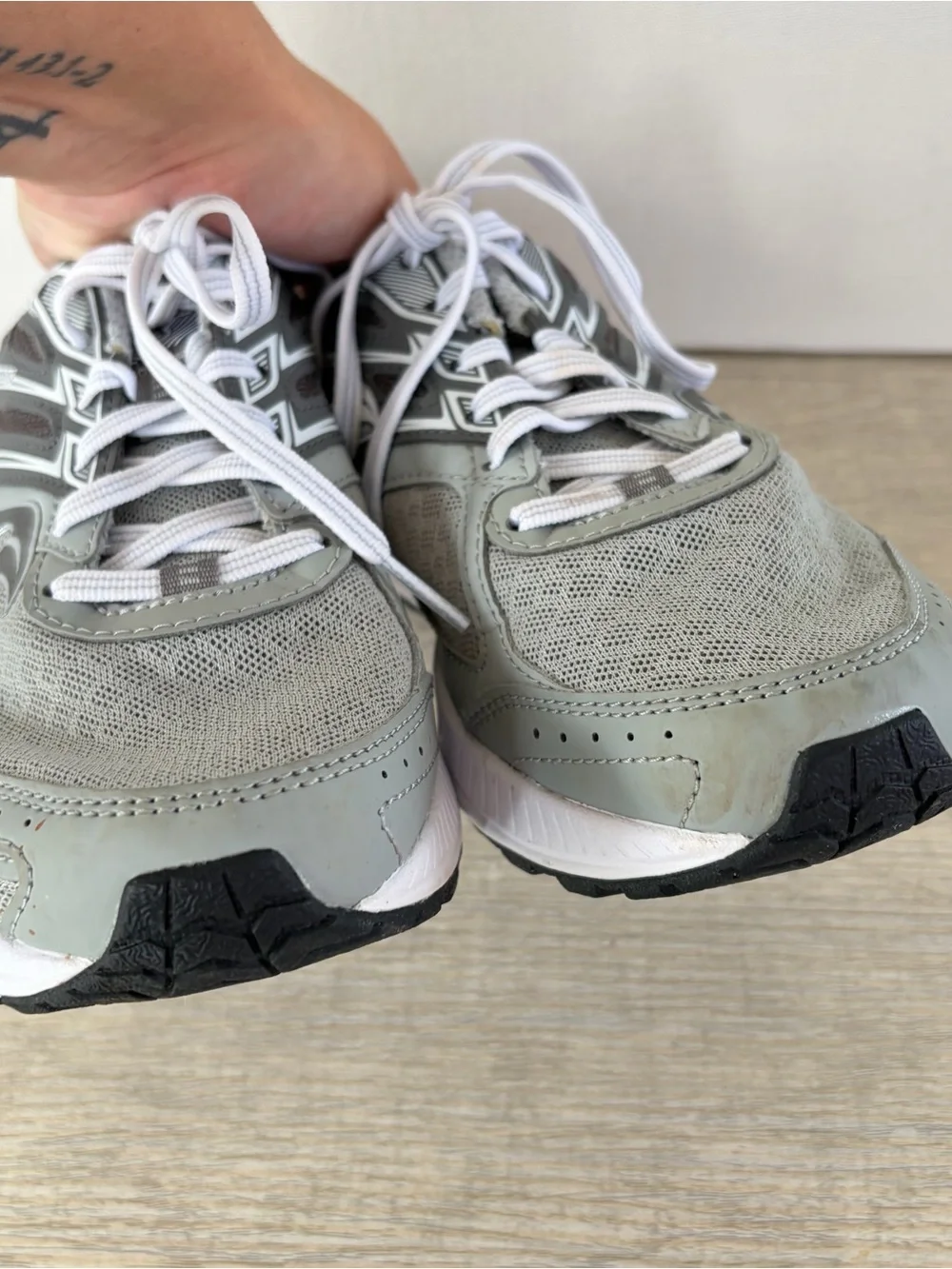Saucony Cohesion 13 Running Shoes Sneakers Womens 7.5 Wide Gray White Athletic